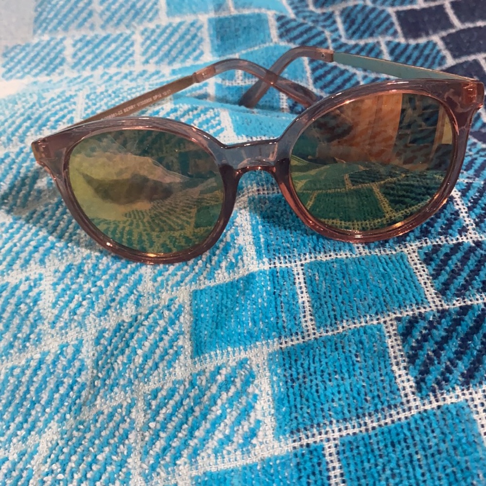 Lightly worn - Picture 3 of 3